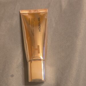Hourglass Illusion Hyaluronic Foundation Shade 23